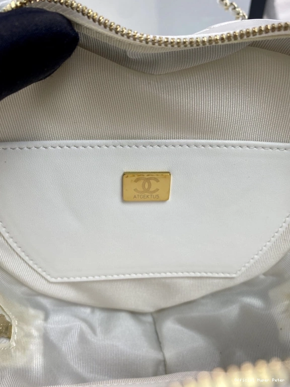 Hyper Peter Heart CHANEL Bag-18*16.5*6.5CM 0806